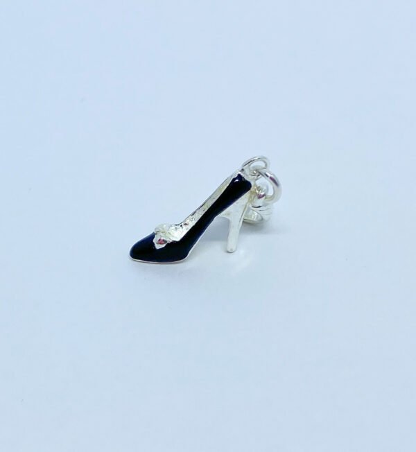 BERLOQUE SCARPIN PRETO PENDENTE