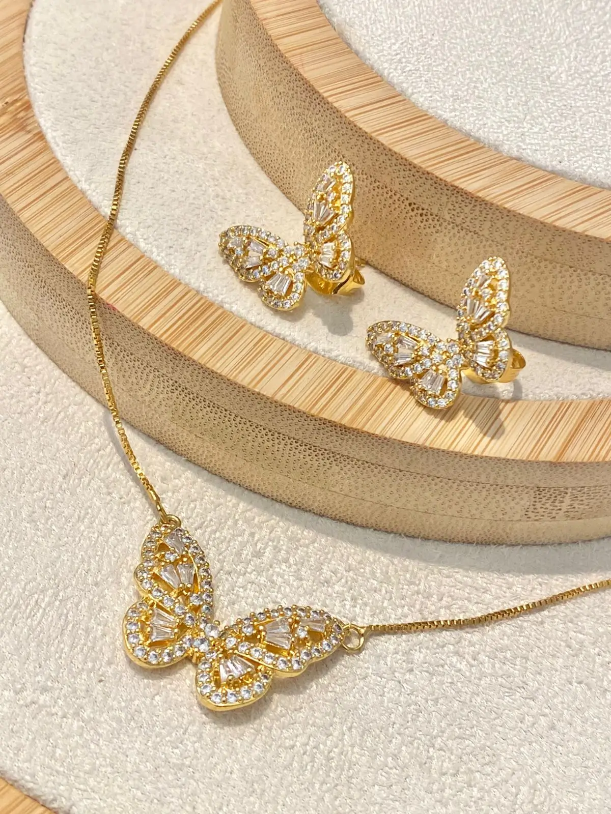 CONJUNTO BORBOLETA CRAVEJADA NAVETE CRISTAL